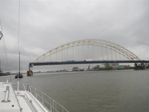 Man war das eine Brücke! Und erst der Verkehr auf ihr!