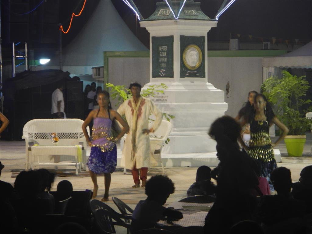 indische Tanzgruppe