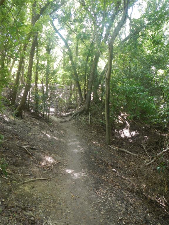 Schöner Wanderweg entlang der Küste.