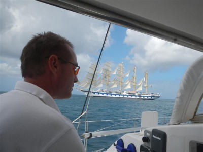 die Royal Clipper passiert uns unter Vollzeug